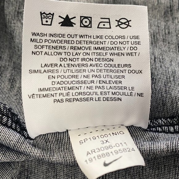 Nike- Black Dri-Fit Short Sleeve 3X Round-neck T-Shirt, Large Swoosh on Chest - Picture 5 of 5